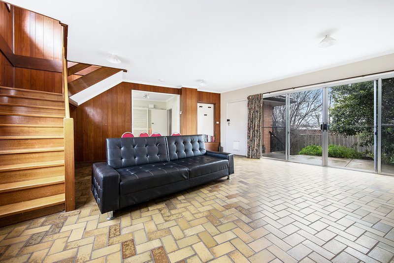 Photo - 14 Barbara Avenue, Glen Waverley VIC 3150 - Image 6