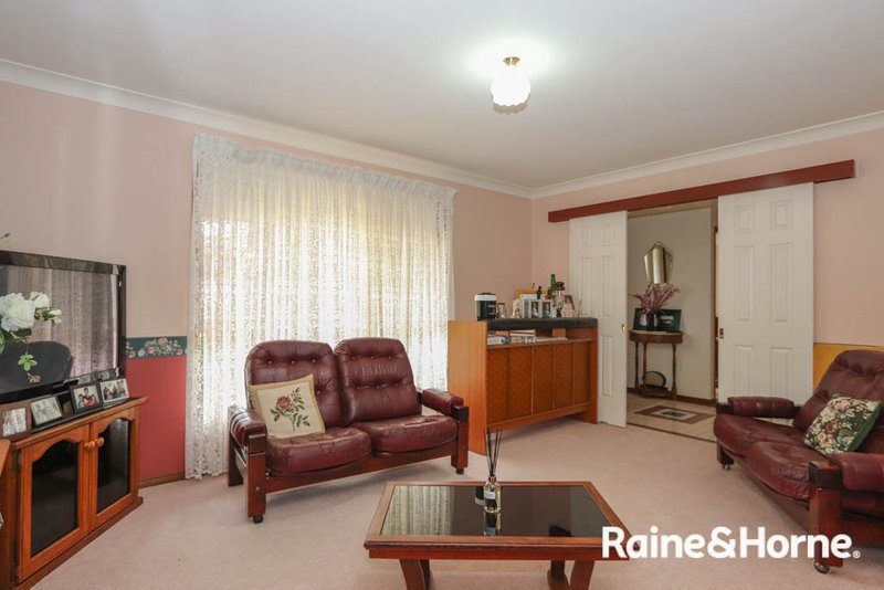 Photo - 14 Barker Circuit, Kelso NSW 2795 - Image 6