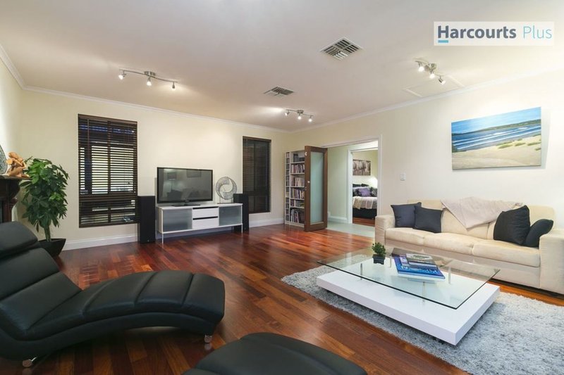 Photo - 14 Barndoo Street, Hallett Cove SA 5158 - Image 4