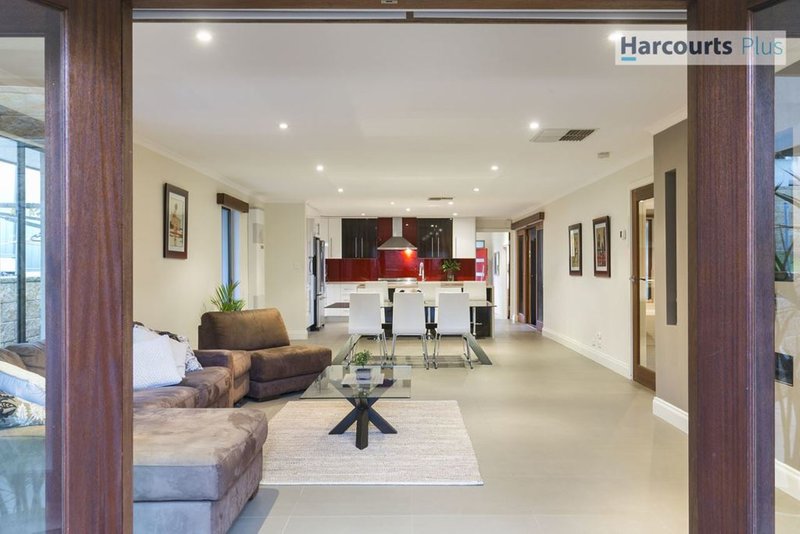 Photo - 14 Barndoo Street, Hallett Cove SA 5158 - Image 7