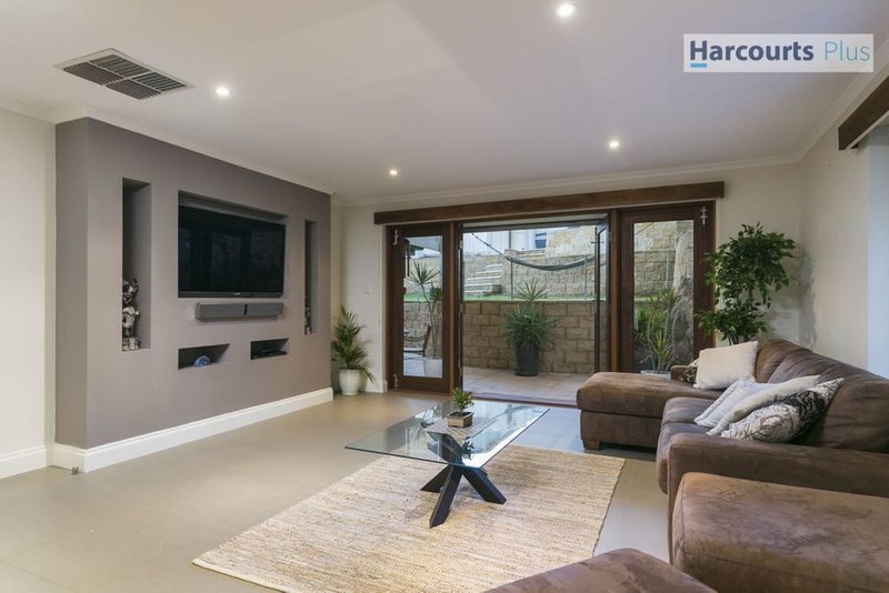 Photo - 14 Barndoo Street, Hallett Cove SA 5158 - Image 9