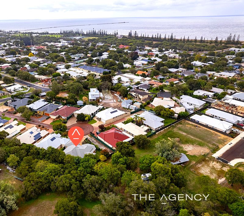 Photo - 14 Beachgrove Place, Geographe WA 6280 - Image 4