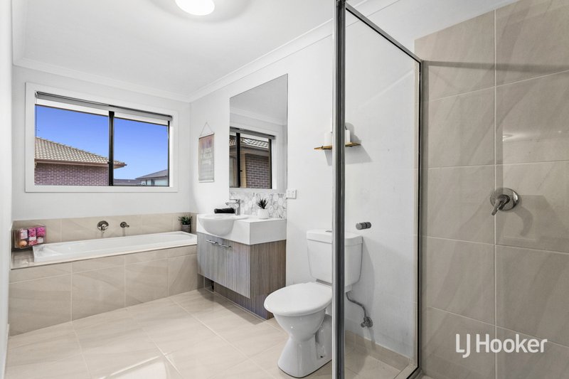 Photo - 14 Beatrix Street, Point Cook VIC 3030 - Image 14