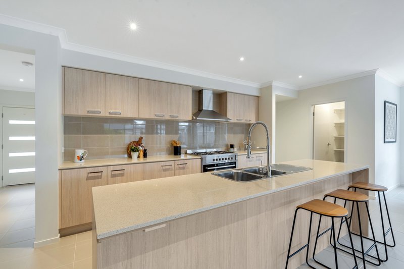 Photo - 14 Bedgebury Street, Mickleham VIC 3064 - Image 3