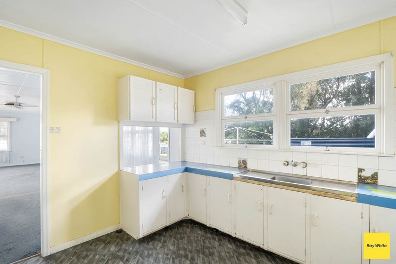 Photo - 14 Bellambi Street, Toogoolawah QLD 4313 - Image 3