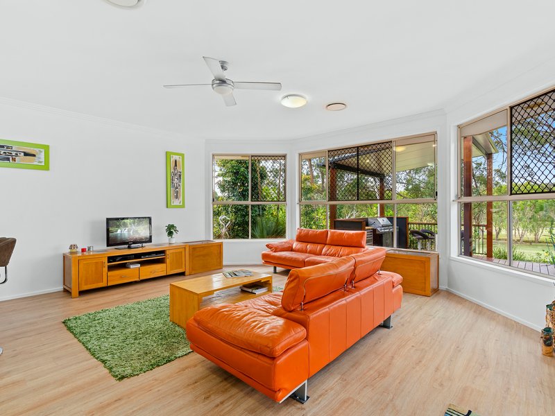 Photo - 14 Ben Hogan Crescent, Parkwood QLD 4214 - Image 6