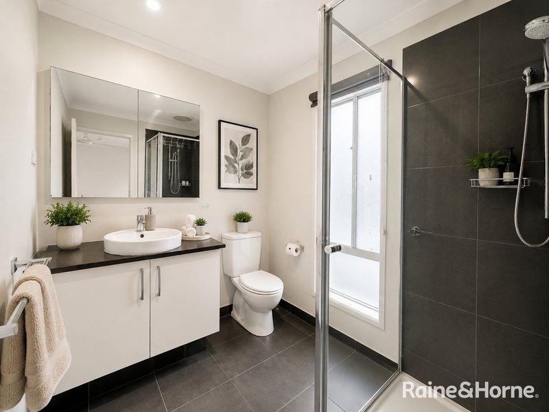 Photo - 14 Benedetto Crescent, Cranbourne East VIC 3977 - Image 4