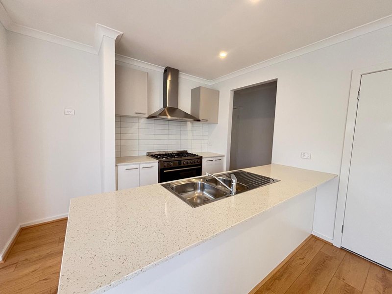 Photo - 14 Bet Street, Truganina VIC 3029 - Image 5