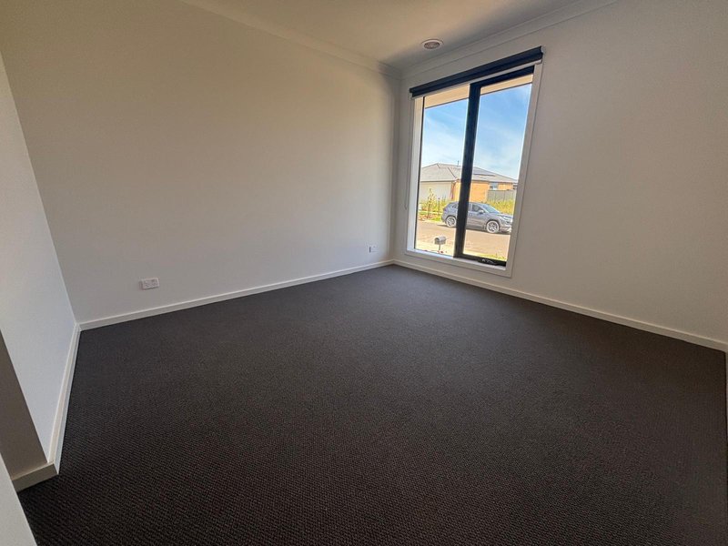 Photo - 14 Bet Street, Truganina VIC 3029 - Image 6