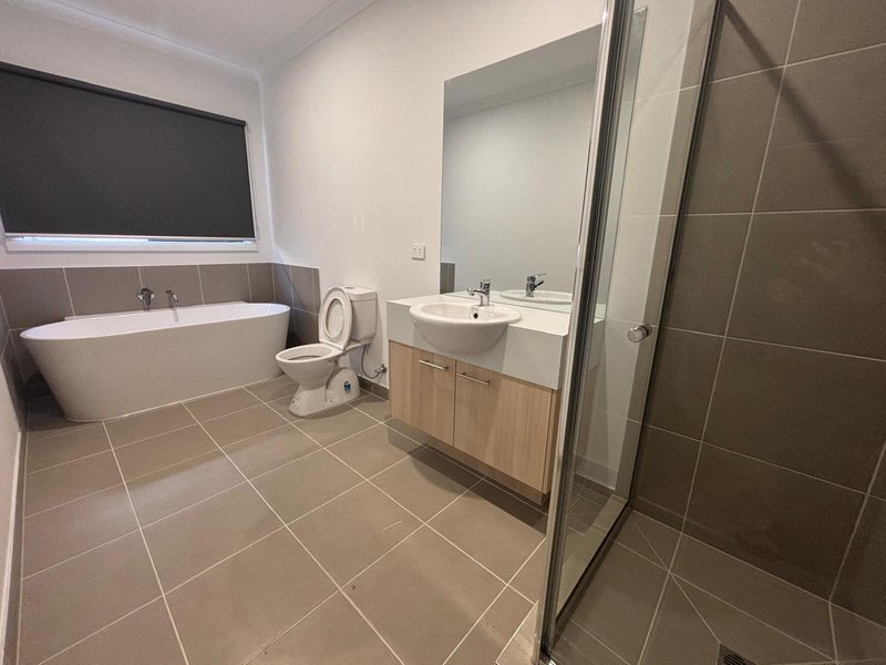 Photo - 14 Bet Street, Truganina VIC 3029 - Image 9