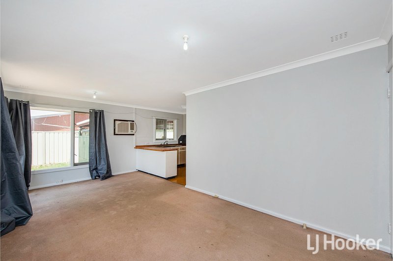 Photo - 14 Birrell Place, Gosnells WA 6110 - Image 3