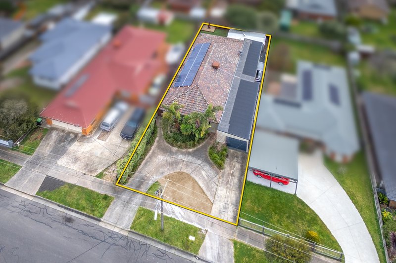 Photo - 14 Blyton Crescent, Sunbury VIC 3429 - Image 3