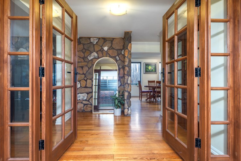Photo - 14 Blyton Crescent, Sunbury VIC 3429 - Image 4