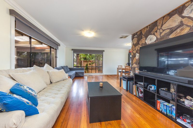 Photo - 14 Blyton Crescent, Sunbury VIC 3429 - Image 5
