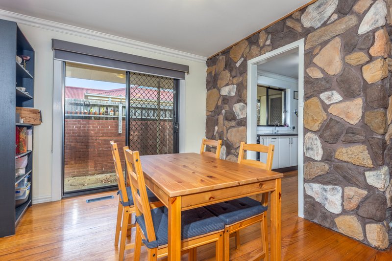 Photo - 14 Blyton Crescent, Sunbury VIC 3429 - Image 7