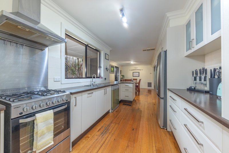 Photo - 14 Blyton Crescent, Sunbury VIC 3429 - Image 8