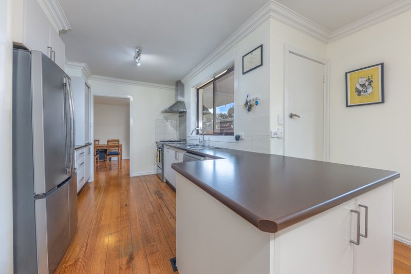 Photo - 14 Blyton Crescent, Sunbury VIC 3429 - Image 9