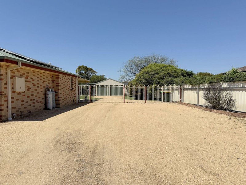 Photo - 14 Bohenia Crescent, Moree NSW 2400 - Image 5