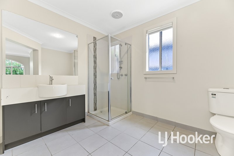 Photo - 14 Boldrewood Place, Lynbrook VIC 3975 - Image 8