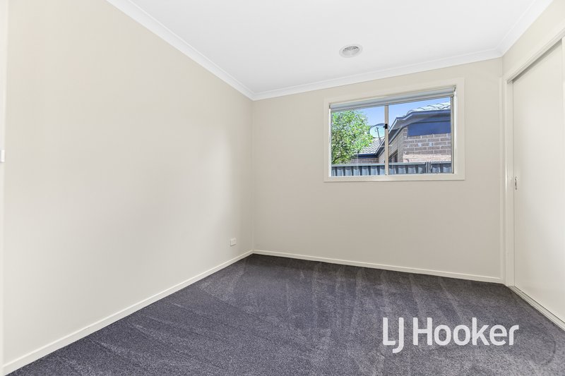 Photo - 14 Boldrewood Place, Lynbrook VIC 3975 - Image 10