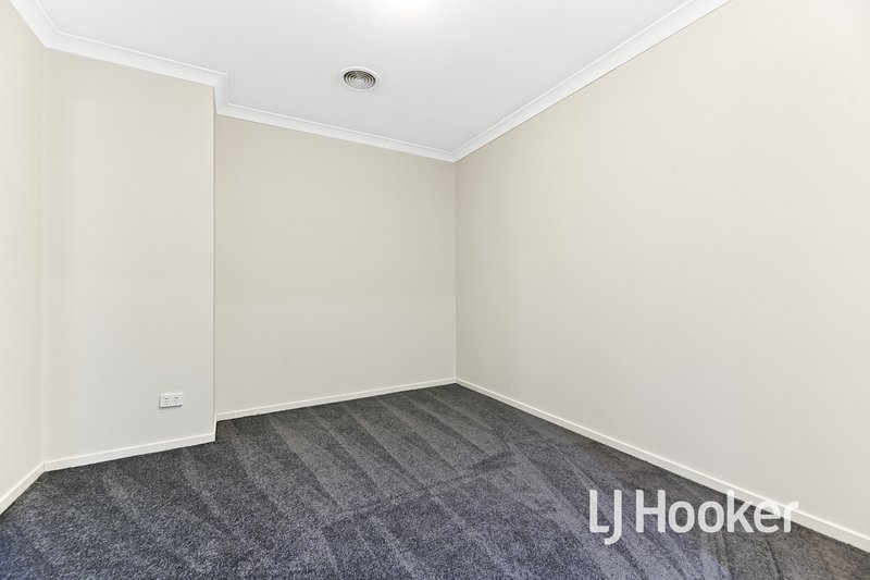 Photo - 14 Boldrewood Place, Lynbrook VIC 3975 - Image 12