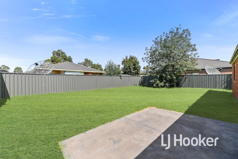 Photo - 14 Boldrewood Place, Lynbrook VIC 3975 - Image 14