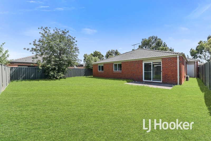 Photo - 14 Boldrewood Place, Lynbrook VIC 3975 - Image 15