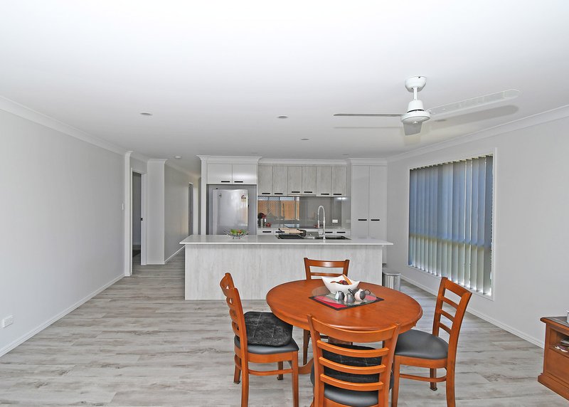 Photo - 14 Bonavista Way, Eli Waters QLD 4655 - Image 12