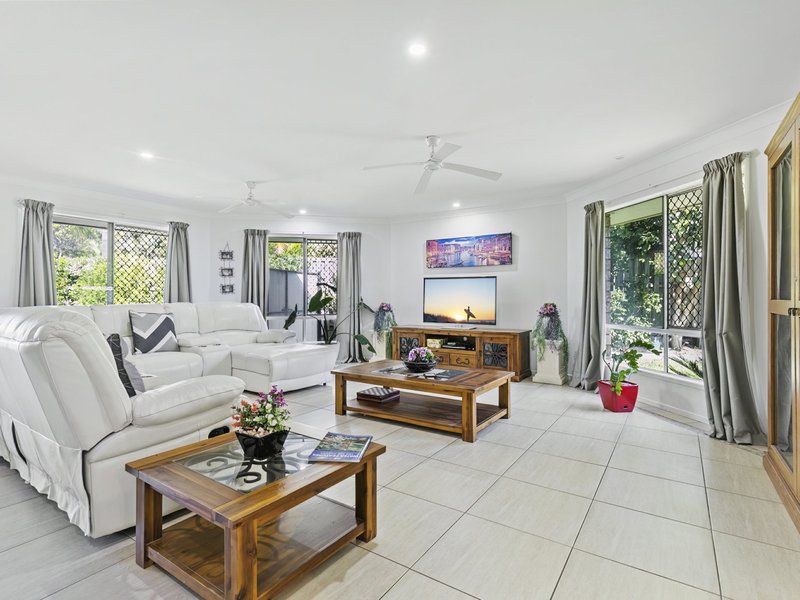 Photo - 14 Bondi Court, Sandstone Point QLD 4511 - Image 5