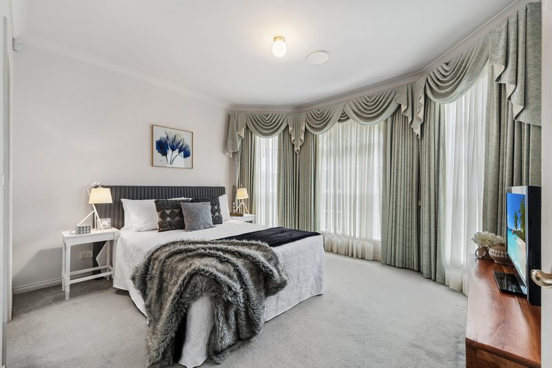 Photo - 14 Bradley Drive, Hillside VIC 3037 - Image 6