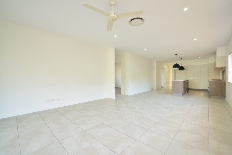 Photo - 14 Bragg Court, Kirkwood QLD 4680 - Image 9