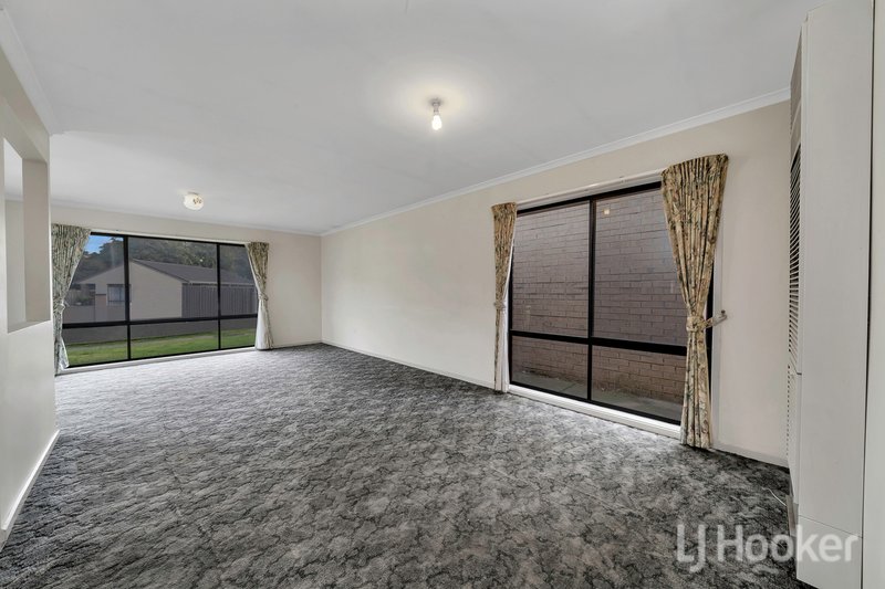 Photo - 14 Branton Drive, Hampton Park VIC 3976 - Image 2