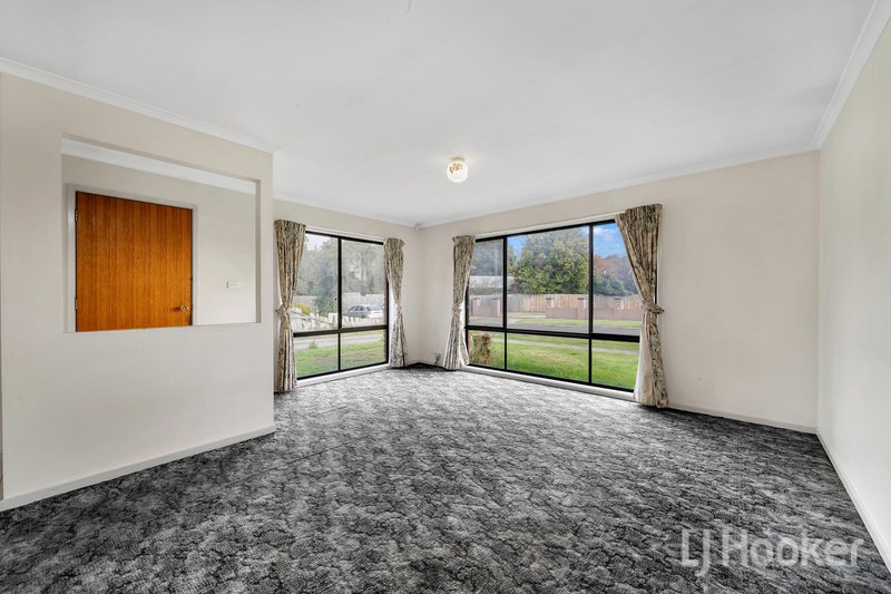 Photo - 14 Branton Drive, Hampton Park VIC 3976 - Image 3