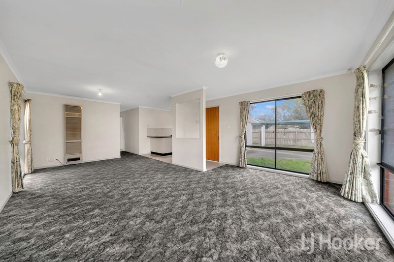 Photo - 14 Branton Drive, Hampton Park VIC 3976 - Image 4