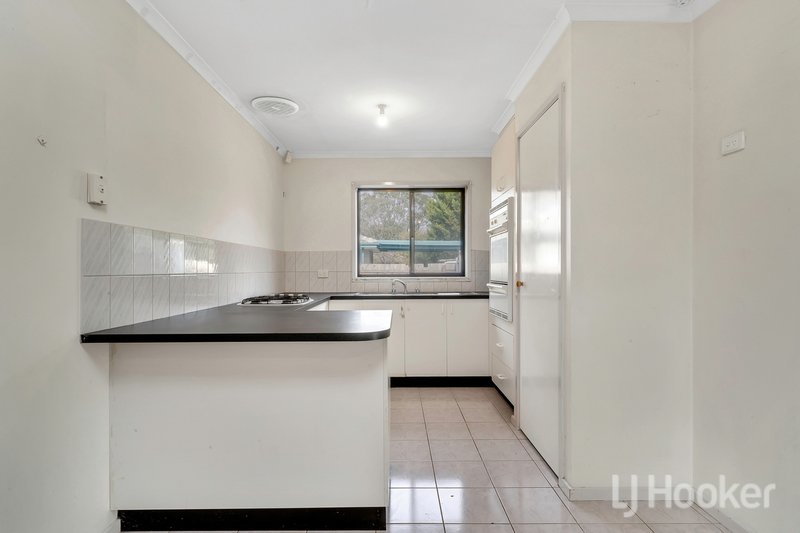 Photo - 14 Branton Drive, Hampton Park VIC 3976 - Image 5