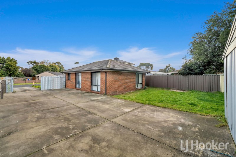 Photo - 14 Branton Drive, Hampton Park VIC 3976 - Image 11