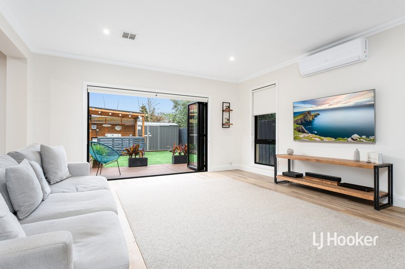 Photo - 14 Breakwater Crescent, Point Cook VIC 3030 - Image 7