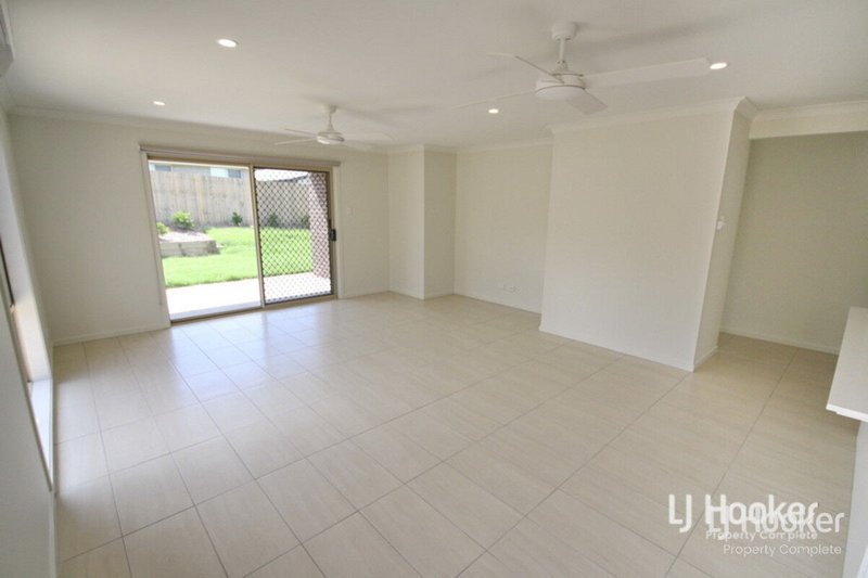 Photo - 14 Breccia Street, Yarrabilba QLD 4207 - Image 4