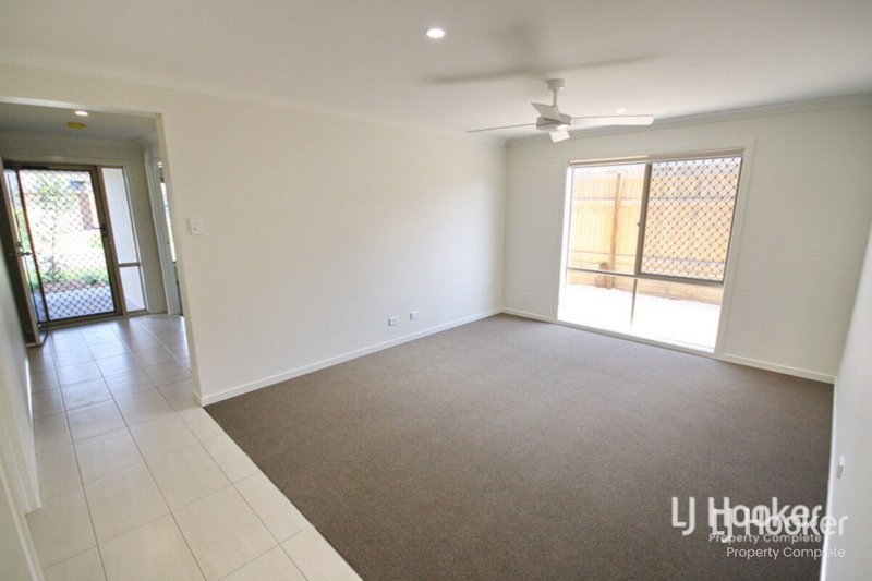 Photo - 14 Breccia Street, Yarrabilba QLD 4207 - Image 5