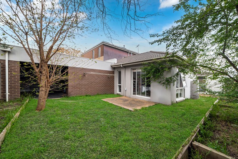 Photo - 14 Brentwood Place, Roxburgh Park VIC 3064 - Image 5