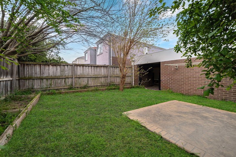 Photo - 14 Brentwood Place, Roxburgh Park VIC 3064 - Image 6