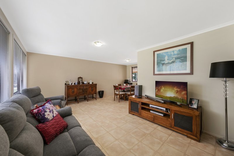 Photo - 14 Bristowe Close, Ourimbah NSW 2258 - Image 5