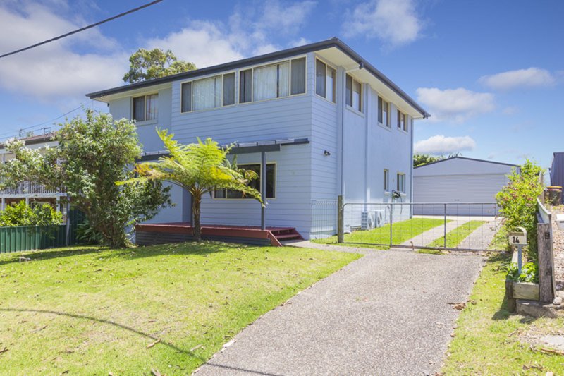 Photo - 14 Bronte Crescent, Sunshine Bay NSW 2536 - Image 2