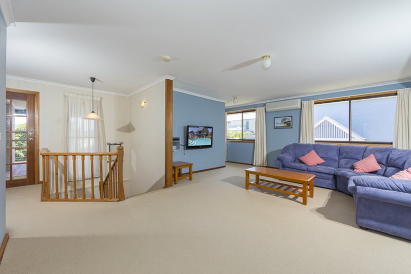 Photo - 14 Bronte Crescent, Sunshine Bay NSW 2536 - Image 3