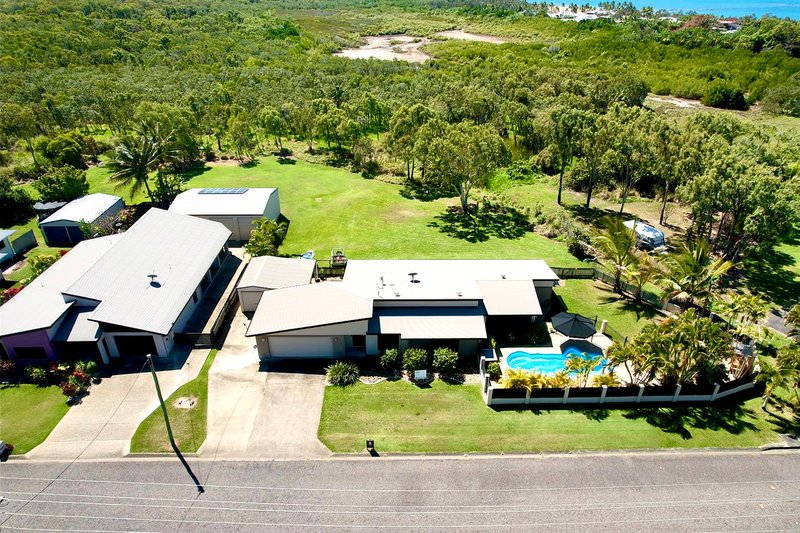 Photo - 14 Brooksfield Drive, Sarina Beach QLD 4737 - Image 4