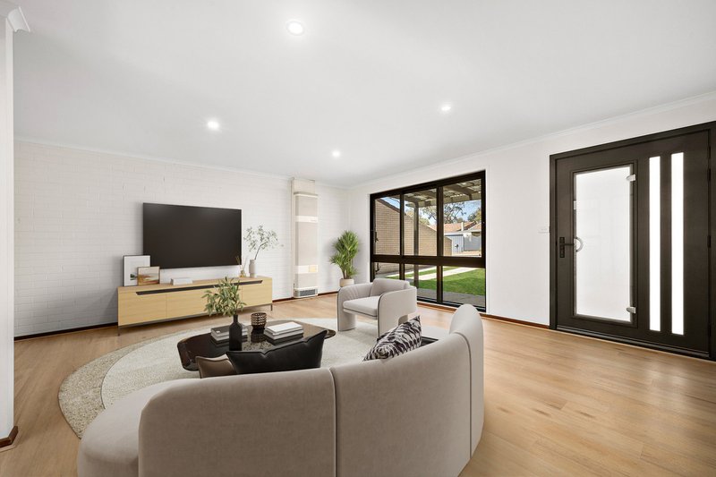 Photo - 14 Brownlow Place, Holt ACT 2615 - Image 3