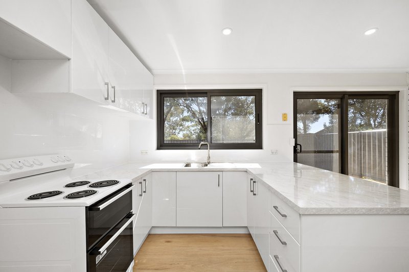 Photo - 14 Brownlow Place, Holt ACT 2615 - Image 8