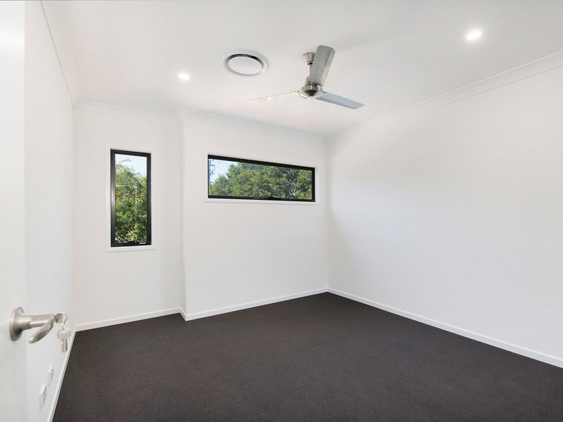 Photo - 14 Burbong Street, Chapel Hill QLD 4069 - Image 8