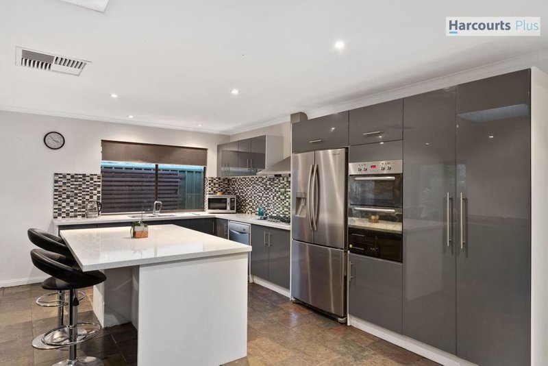 Photo - 14 Burrington Street, Hallett Cove SA 5158 - Image 9