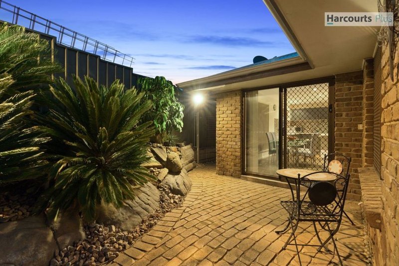 Photo - 14 Burrington Street, Hallett Cove SA 5158 - Image 15